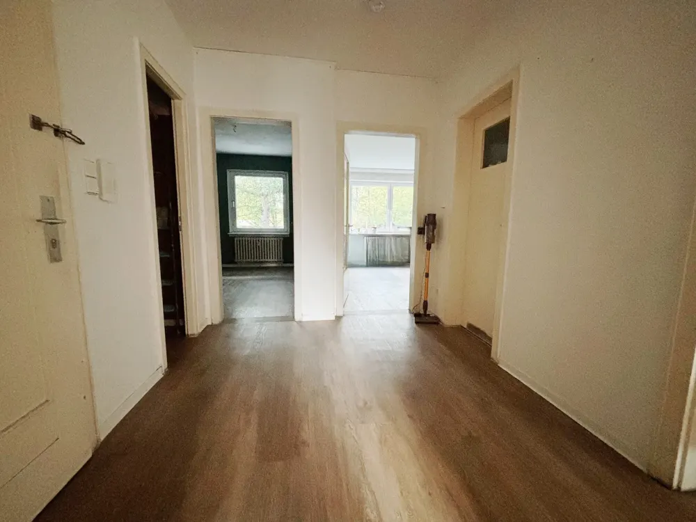 Well-maintained Floor Apartment for Rent with Balcony in Hamburg - Wentzel Dr.