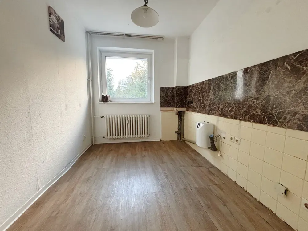 Well-maintained Floor Apartment for Rent with Balcony in Hamburg - Wentzel Dr.