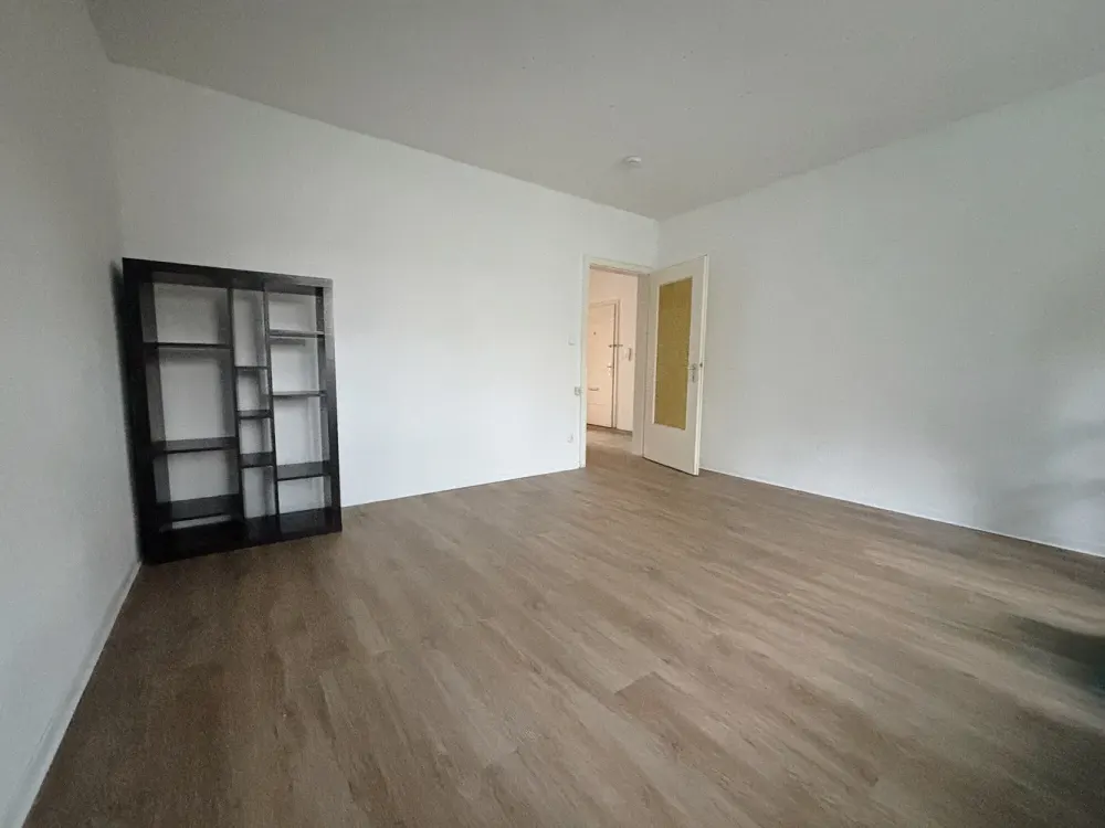 Well-maintained Floor Apartment for Rent with Balcony in Hamburg - Wentzel Dr.