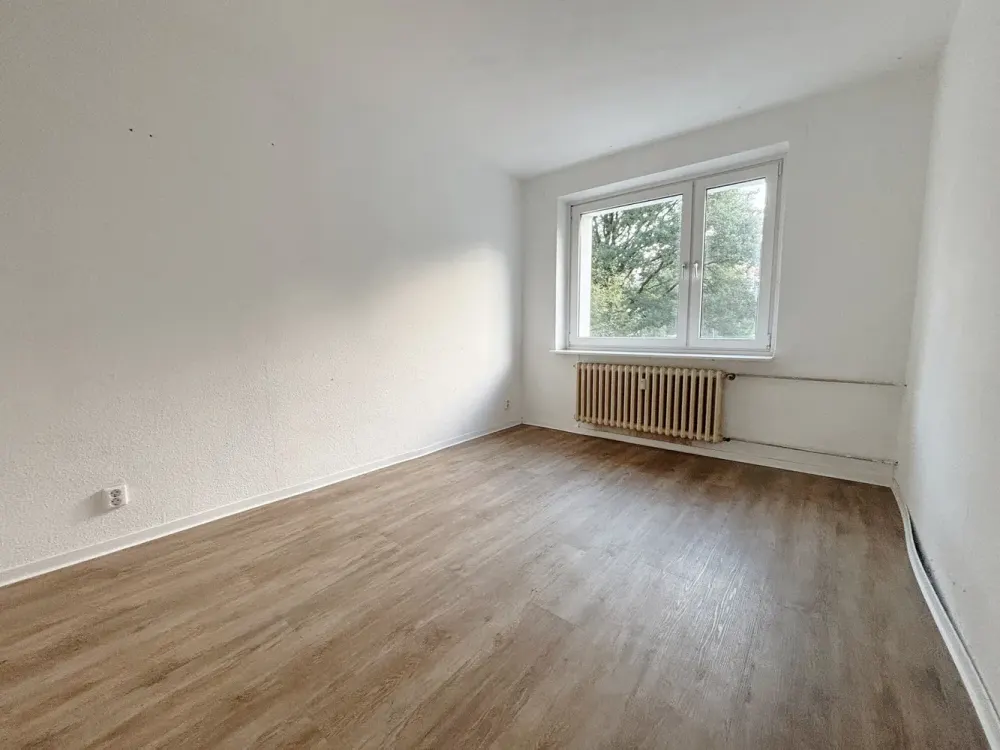 Well-maintained Floor Apartment for Rent with Balcony in Hamburg - Wentzel Dr.