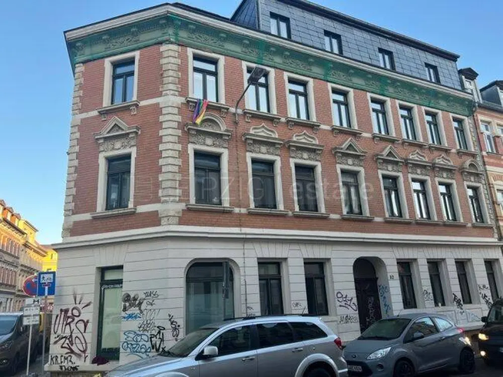 2-Zi DG-Wohnung, Bad WF, erst 2025 inkl. neuem Bodenbelag frisch renoviert, frei ab 01.10.26