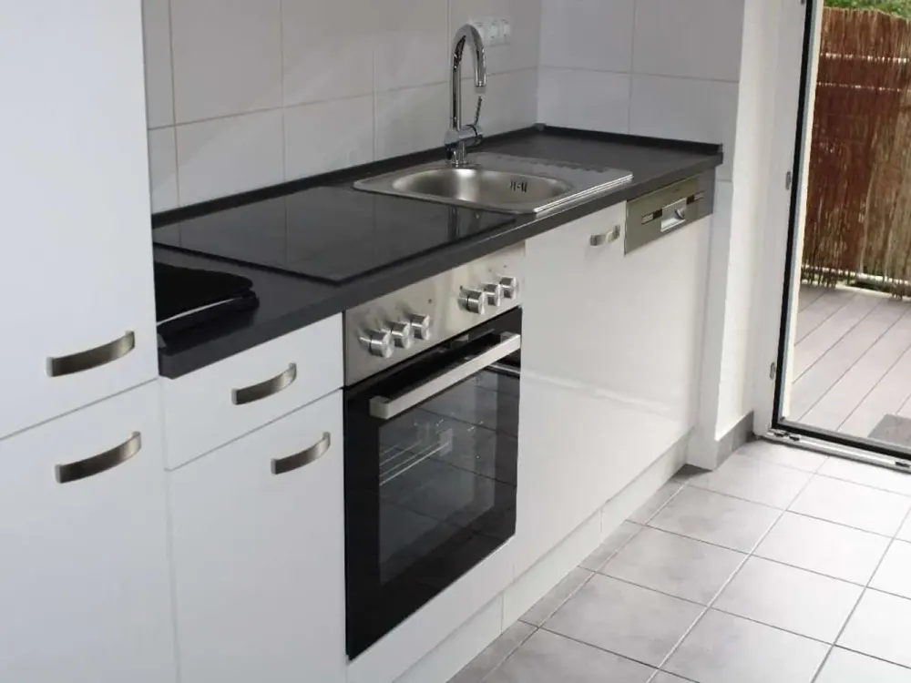 Not far from the UNI! Well-maintained 3 rooms with fitted kitchen, balcony and garden use in a quiet suburban location