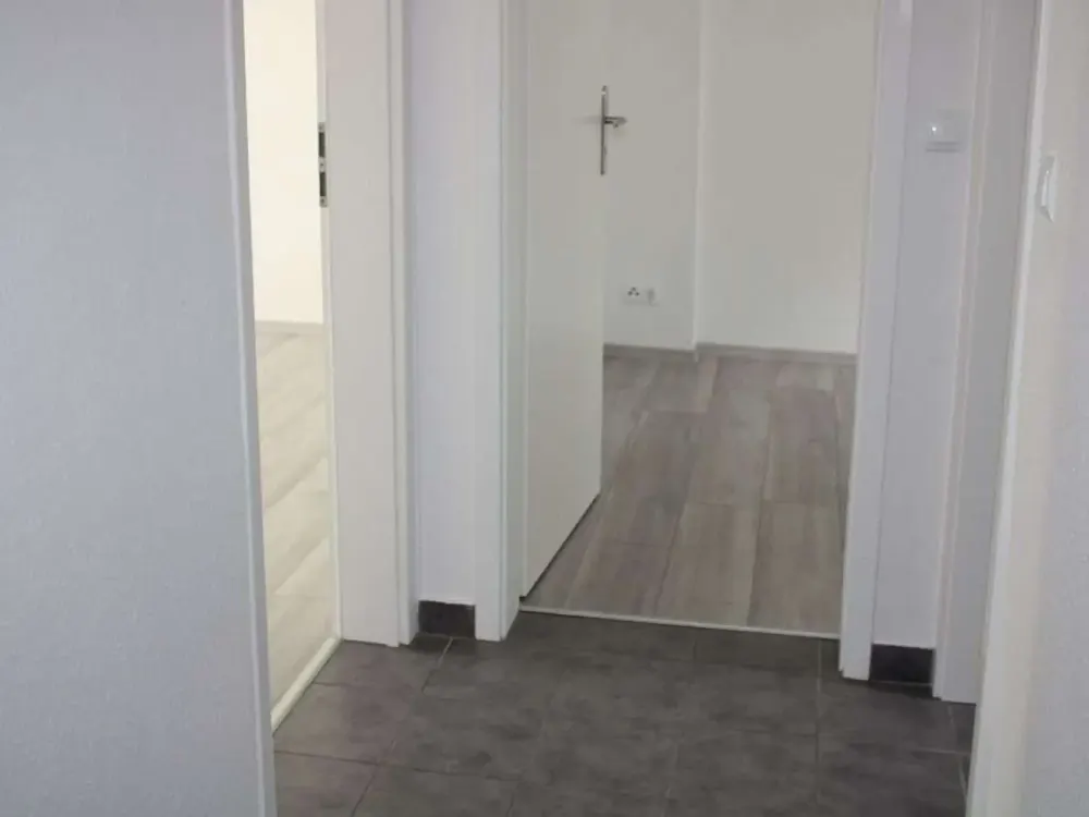 Not far from the UNI! Well-maintained 3 rooms with fitted kitchen, balcony and garden use in a quiet suburban location