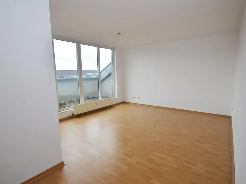 Wohnen und Arbeiten in heller 2-Zimmer-Wohnung mit individuellem Schnitt!