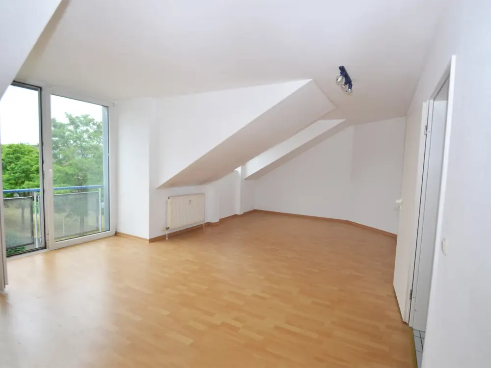 Wohnen und Arbeiten in heller 2-Zimmer-Wohnung mit individuellem Schnitt!