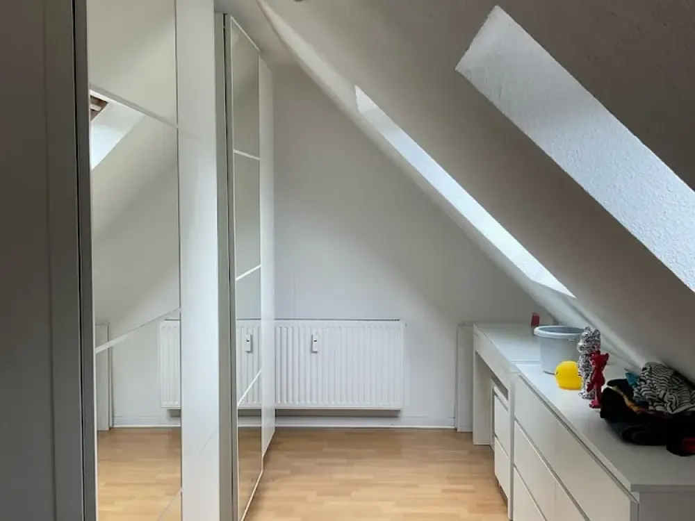 Schicke 3-Zimmer Dachgeschosswohnung mit Balkon in Hilden