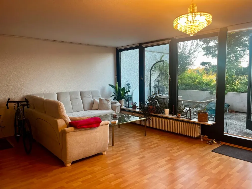 Zimmer in 2er-WG auf 124m² mit Pool und Sauna