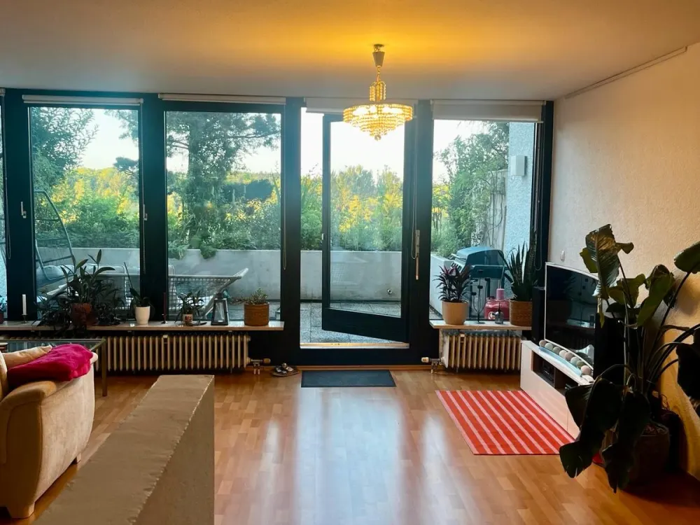 Zimmer in 2er-WG auf 124m² mit Pool und Sauna