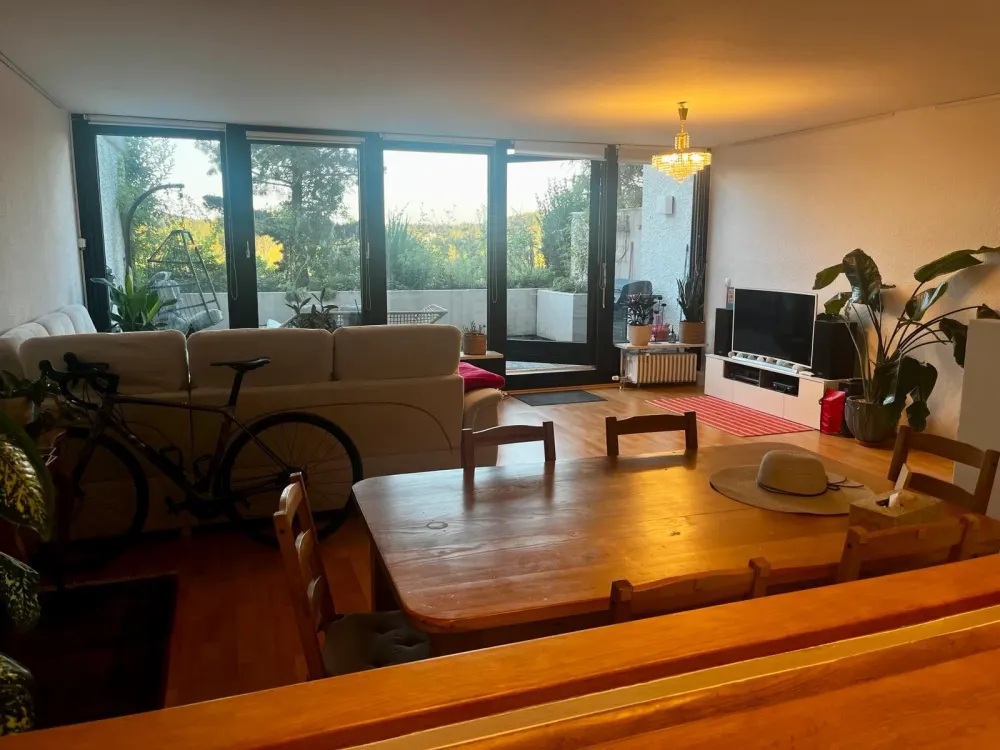Zimmer in 2er-WG auf 124m² mit Pool und Sauna