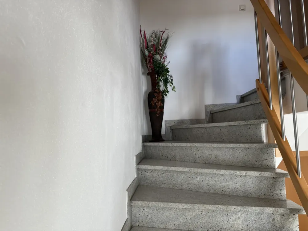 Sehr schöne Dachgeschosswohnung . Neuwertig