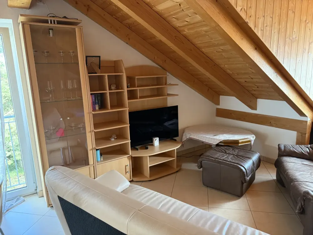 Sehr schöne Dachgeschosswohnung . Neuwertig