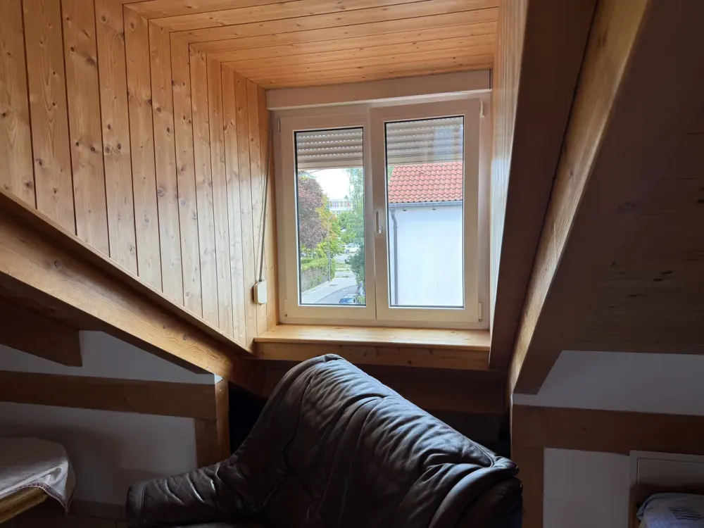 Sehr schöne Dachgeschosswohnung . Neuwertig