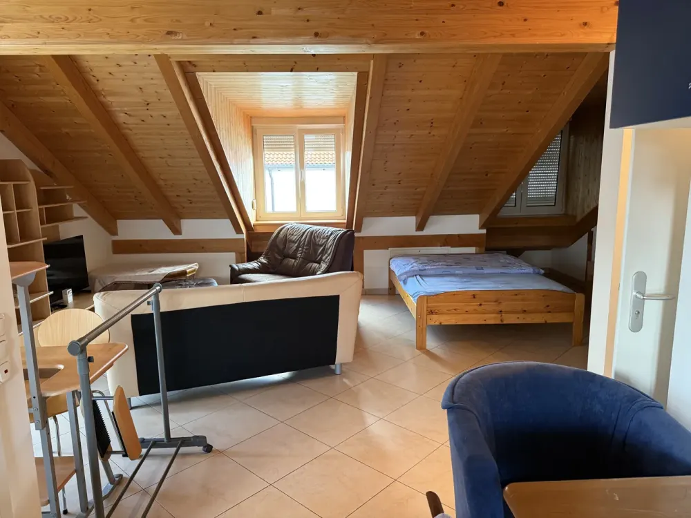 Sehr schöne Dachgeschosswohnung . Neuwertig