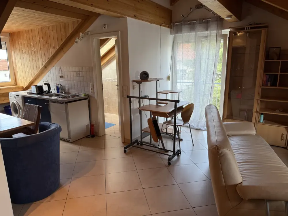 Sehr schöne Dachgeschosswohnung . Neuwertig