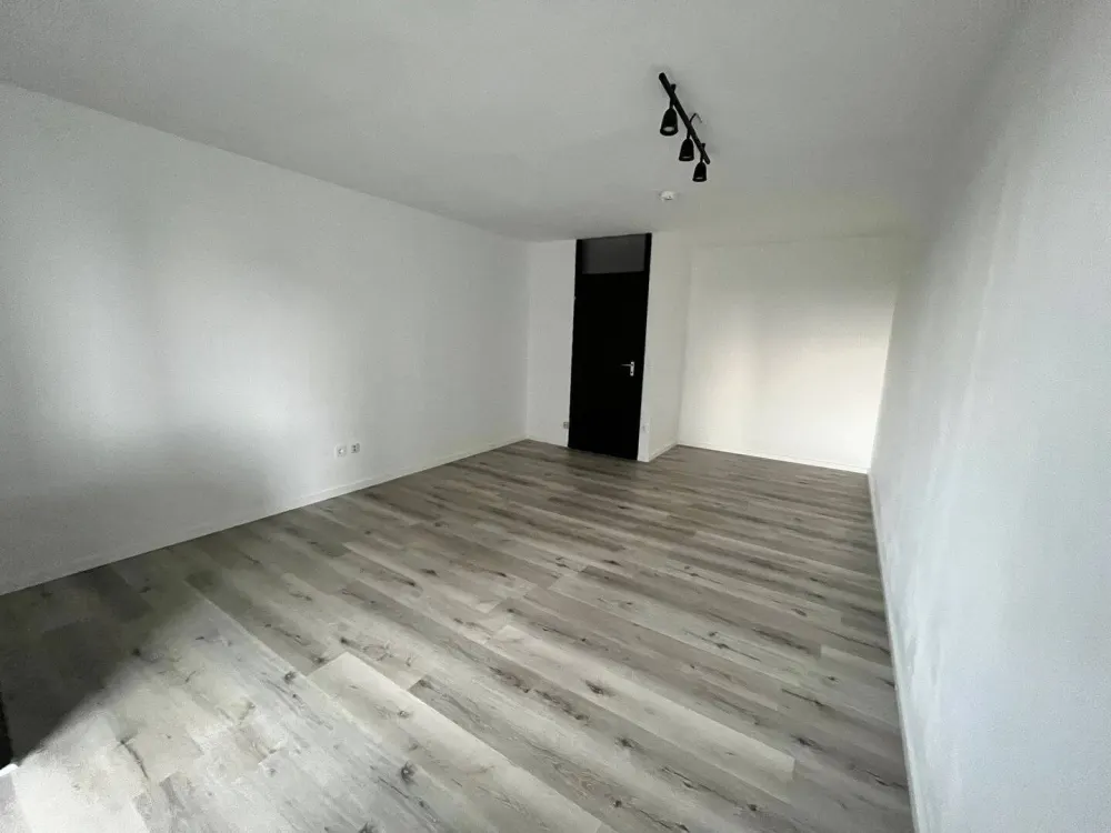 1-Zimmer-Wohnung mit Balkon, Tiefgarage & Aufzug in zentraler Lage