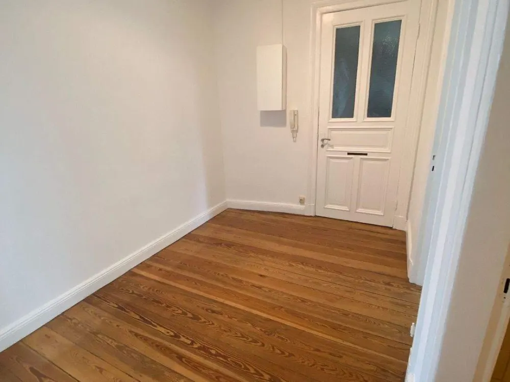 Winterhude: 2-Zi-Altbau mit Balkon, ideal als Wohnbüro, Praxis, Atelier