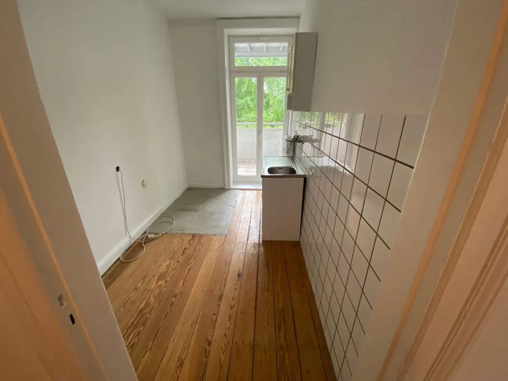 Winterhude: 2-Zi-Altbau mit Balkon, ideal als Wohnbüro, Praxis, Atelier