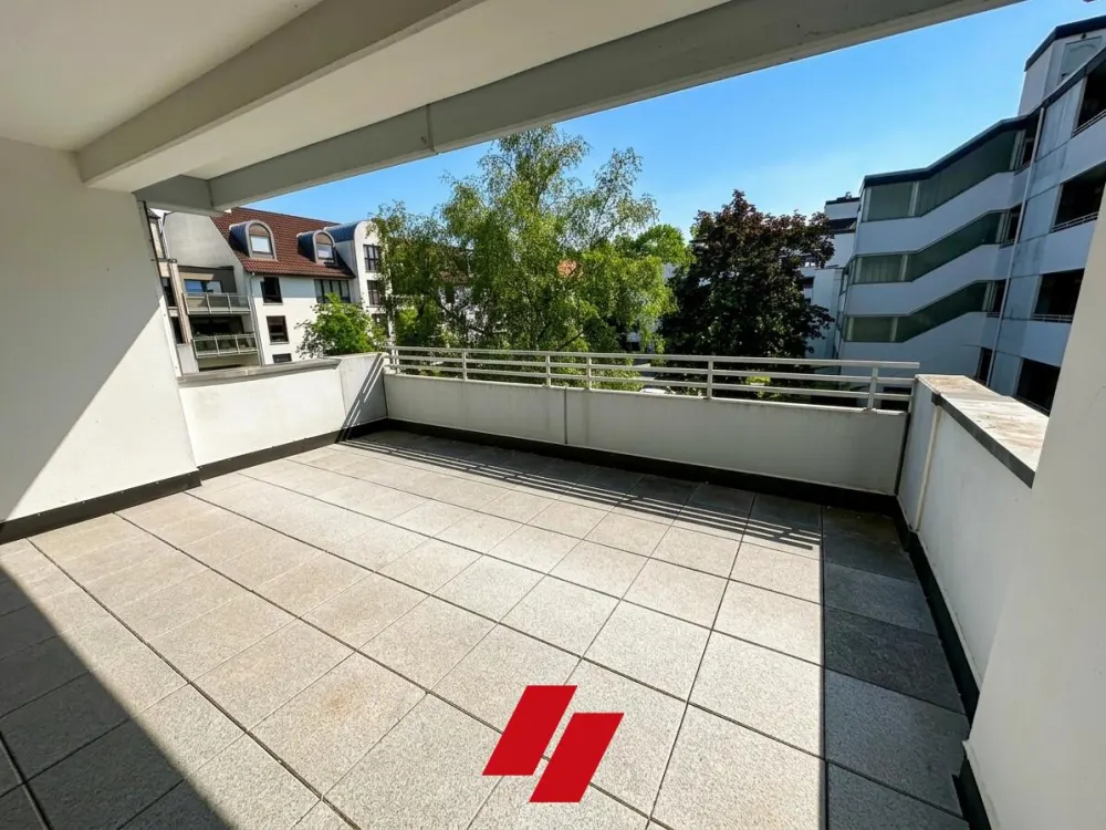 Horn: Erstbezug nach Modernisierung 3 Zimmer, XXL Sonnenbalkon, Pool/Sauna und TG-Stellplatz