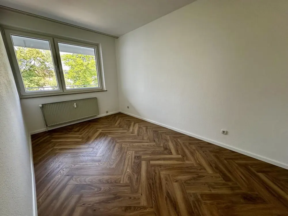 Horn: Erstbezug nach Modernisierung 3 Zimmer, XXL Sonnenbalkon, Pool/Sauna und TG-Stellplatz