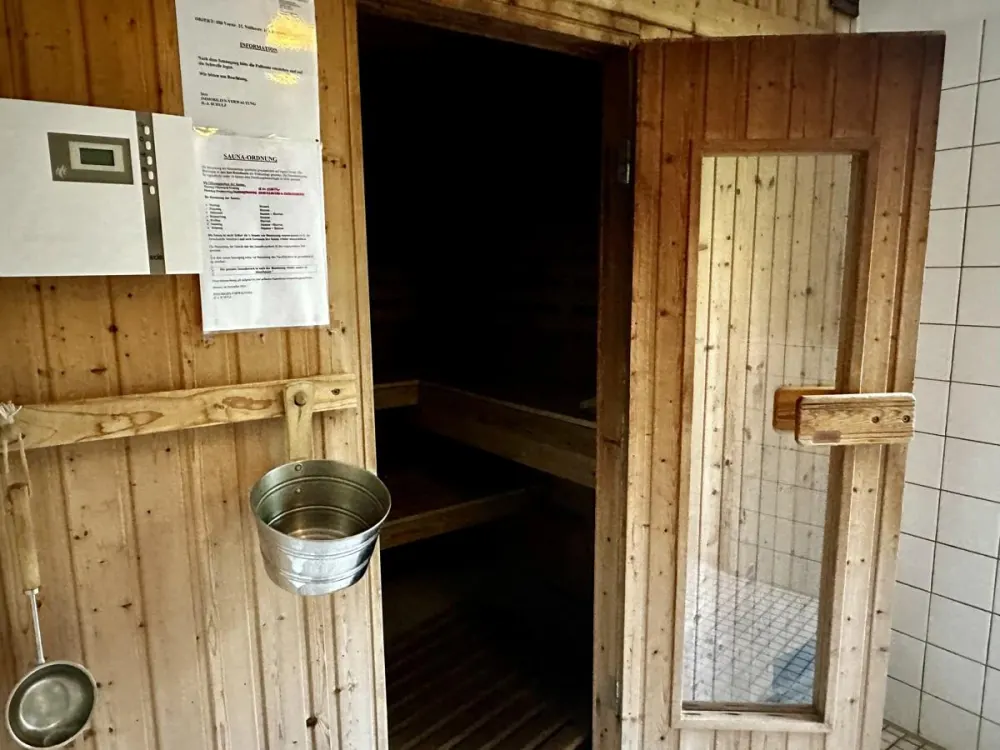 Horn: Erstbezug nach Modernisierung 3 Zimmer, XXL Sonnenbalkon, Pool/Sauna und TG-Stellplatz