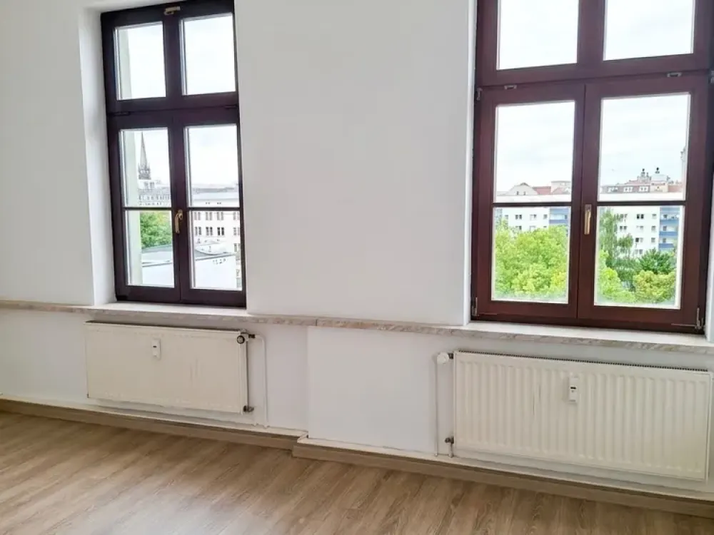 Wohnen mit Extra-Komfort: Balkon, Aufzug & EBK