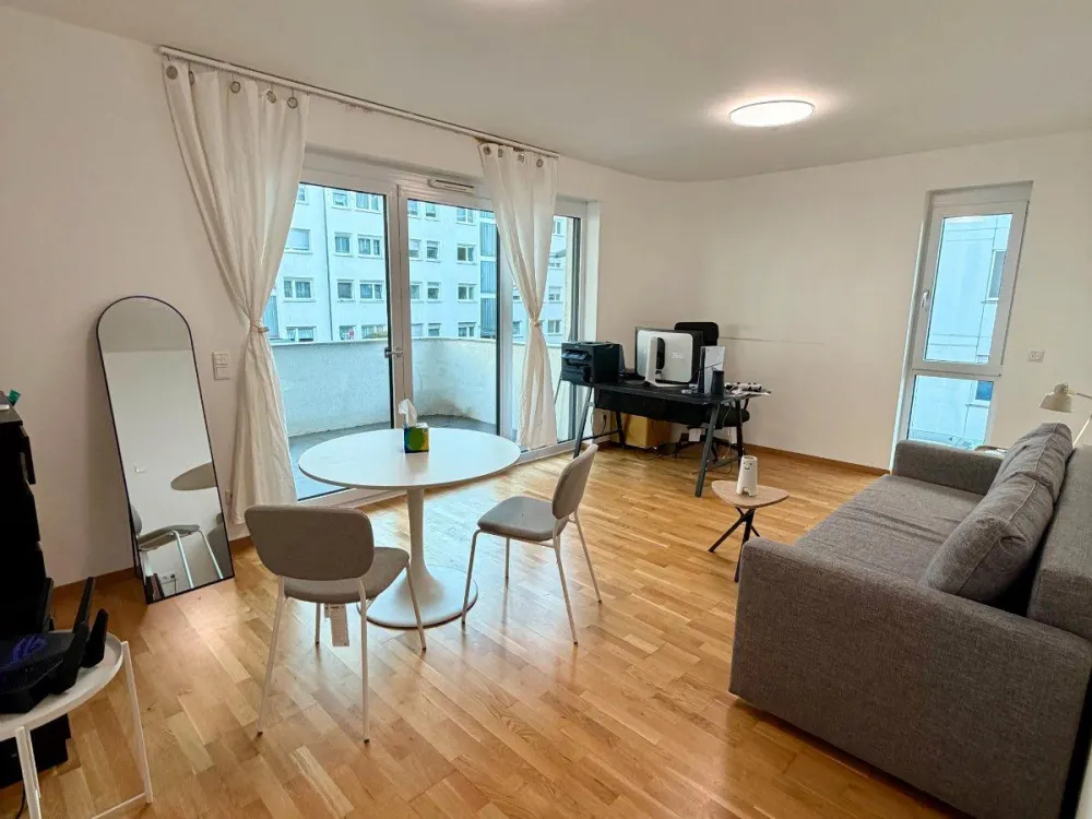 Moderne 2-Zimmer-Wohnung mit großem Balkon in Frankfurt-Nied