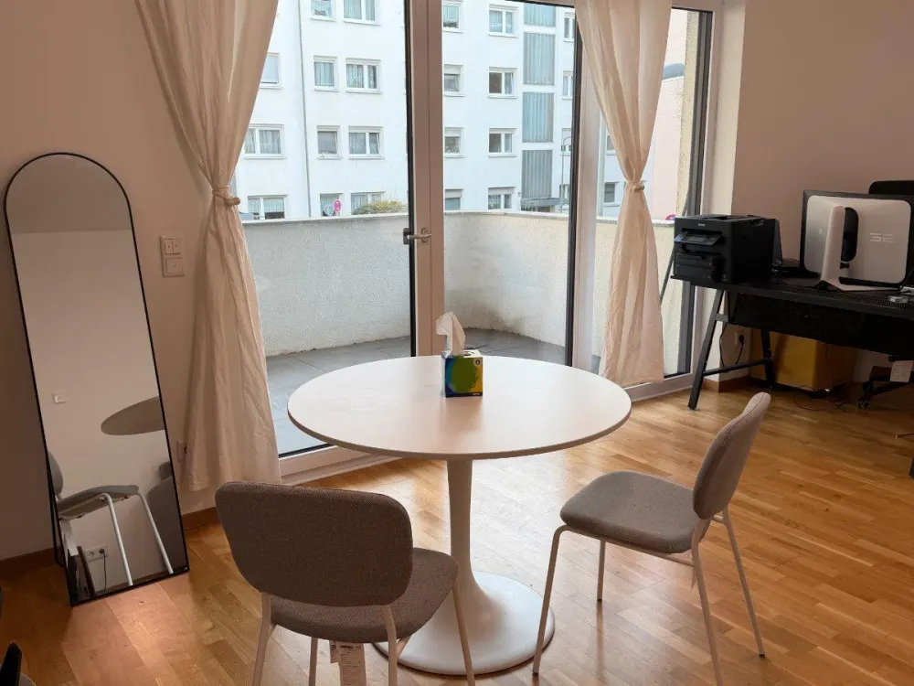 Moderne 2-Zimmer-Wohnung mit großem Balkon in Frankfurt-Nied