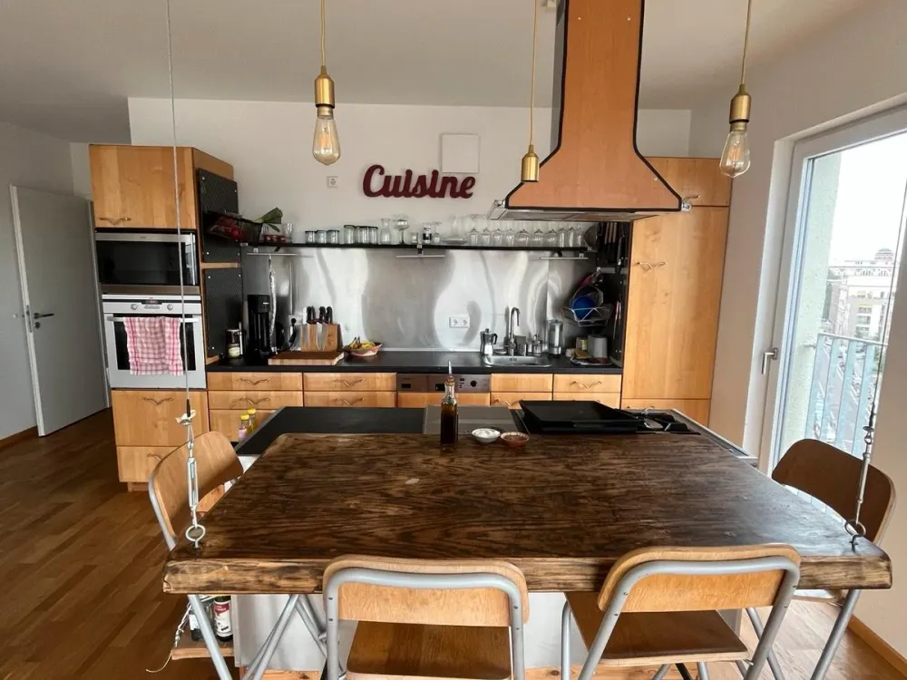 Penthouse-Studio 3 Zimmer (82m²) Exclusiv Skylineblick Möbliert