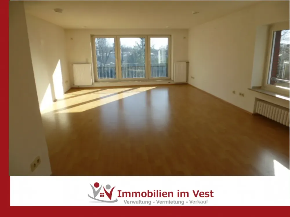 *** Wunderschöne, lichtdurchflutete Dachgeschosswohnung in zentraler Lage ***
