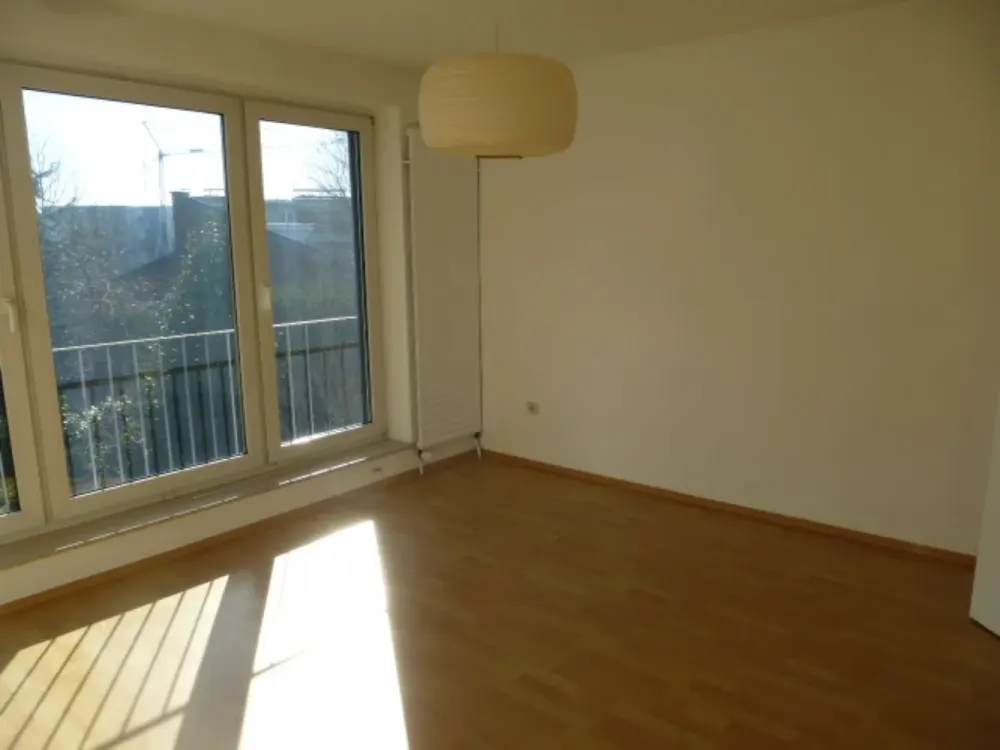 *** Wunderschöne, lichtdurchflutete Dachgeschosswohnung in zentraler Lage ***