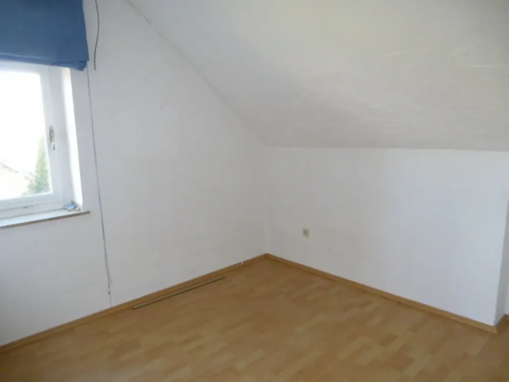 *** Wunderschöne, lichtdurchflutete Dachgeschosswohnung in zentraler Lage ***