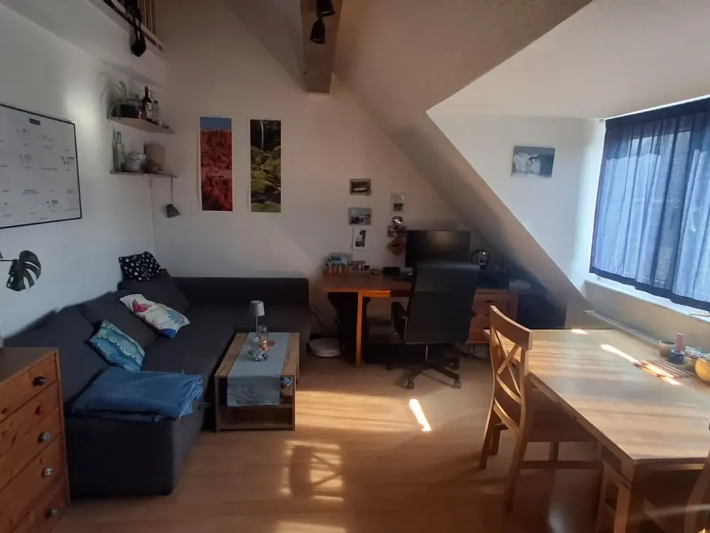 Beautiful 2-Room Maisonette Apartment with Underground Parking Space, Near Municipal Hospital in Weststadt