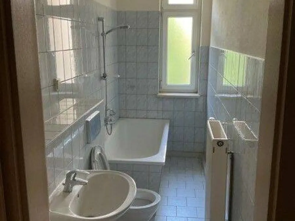 3 Raum Wohnung mit Balkon in Sanierung