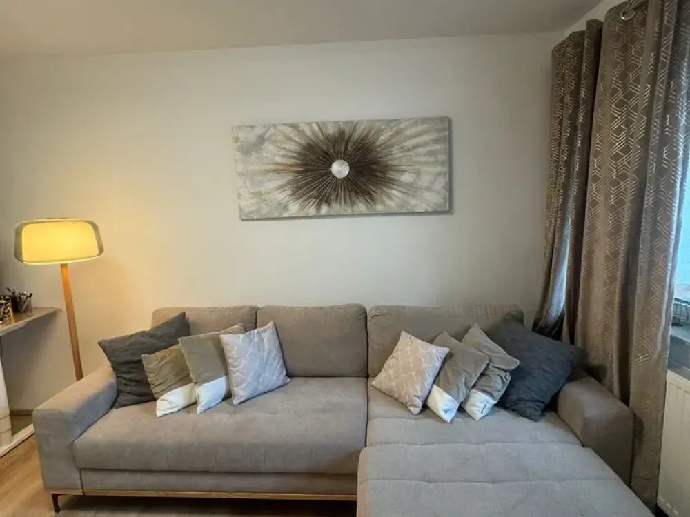 Neuwertige und voll möblierte 2-Zimmer-Wohnung mit Balkon und Einbauküche in Hannover/Nordstadt