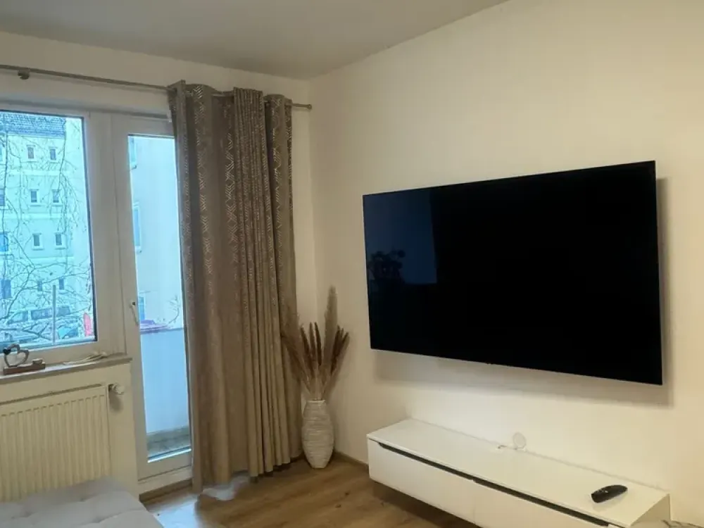 Neuwertige und voll möblierte 2-Zimmer-Wohnung mit Balkon und Einbauküche in Hannover/Nordstadt