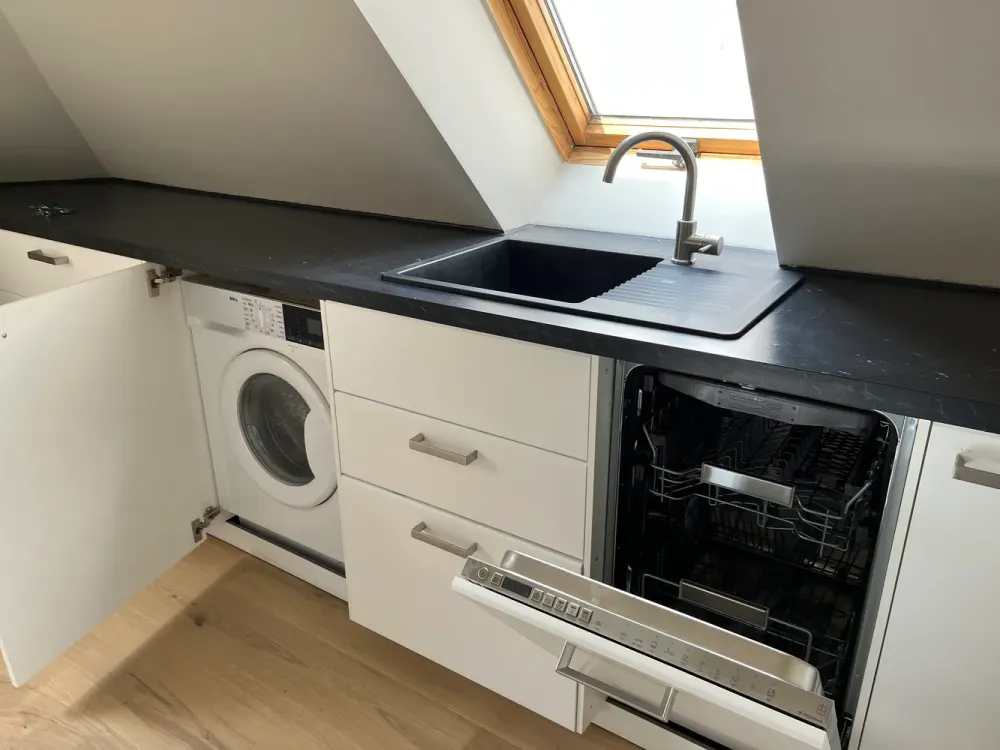 Geschmackvolle Dachgeschosswohnung mit 3 Zimmern/Balkon/EBK in Hohen Neuendorf