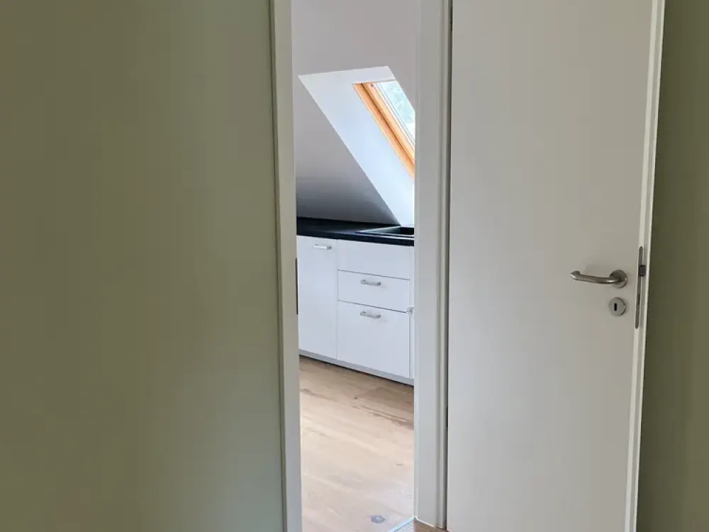 Geschmackvolle Dachgeschosswohnung mit 3 Zimmern/Balkon/EBK in Hohen Neuendorf