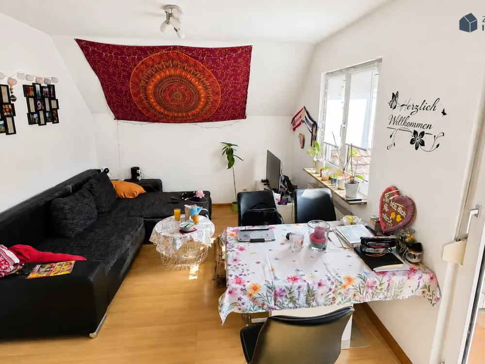 Gemütliche 2-Zi.-Dachgeschosswohnung mit Balkon in S-Untertürkheim