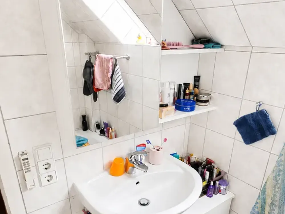 Gemütliche 2-Zi.-Dachgeschosswohnung mit Balkon in S-Untertürkheim