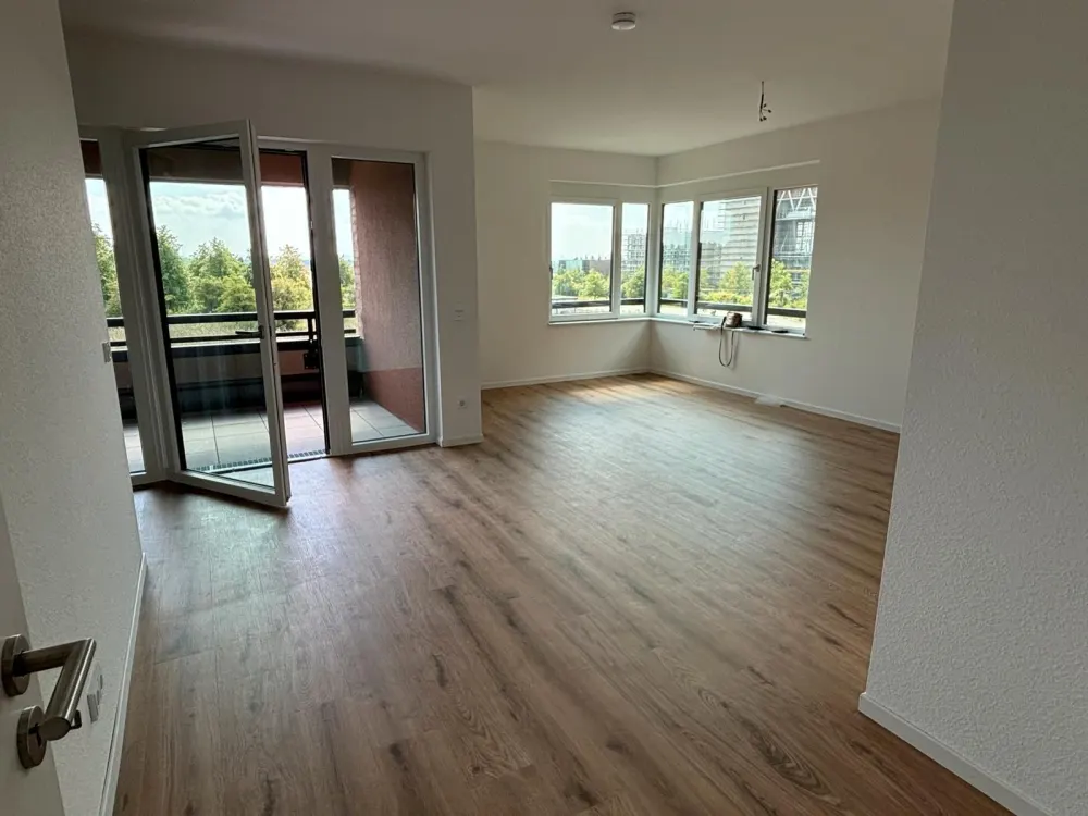 Gehobene 4-Zimmer-Wohnung mit Gartenanteil, Balkon,Gäste-WC u.v.m