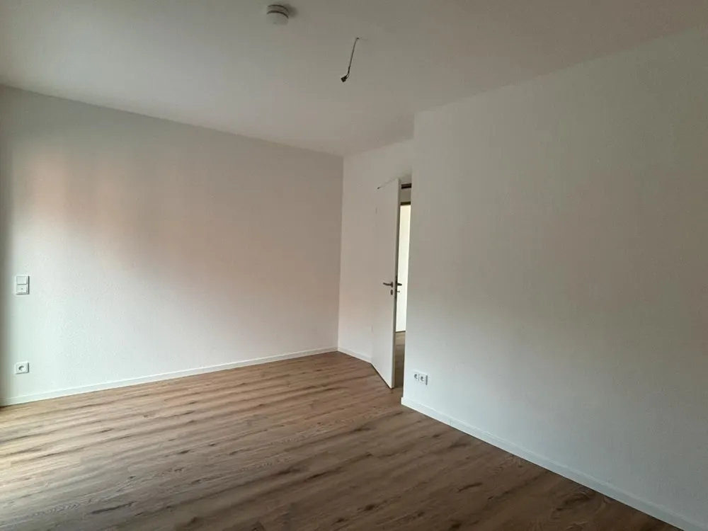 Gehobene 4-Zimmer-Wohnung mit Gartenanteil, Balkon,Gäste-WC u.v.m