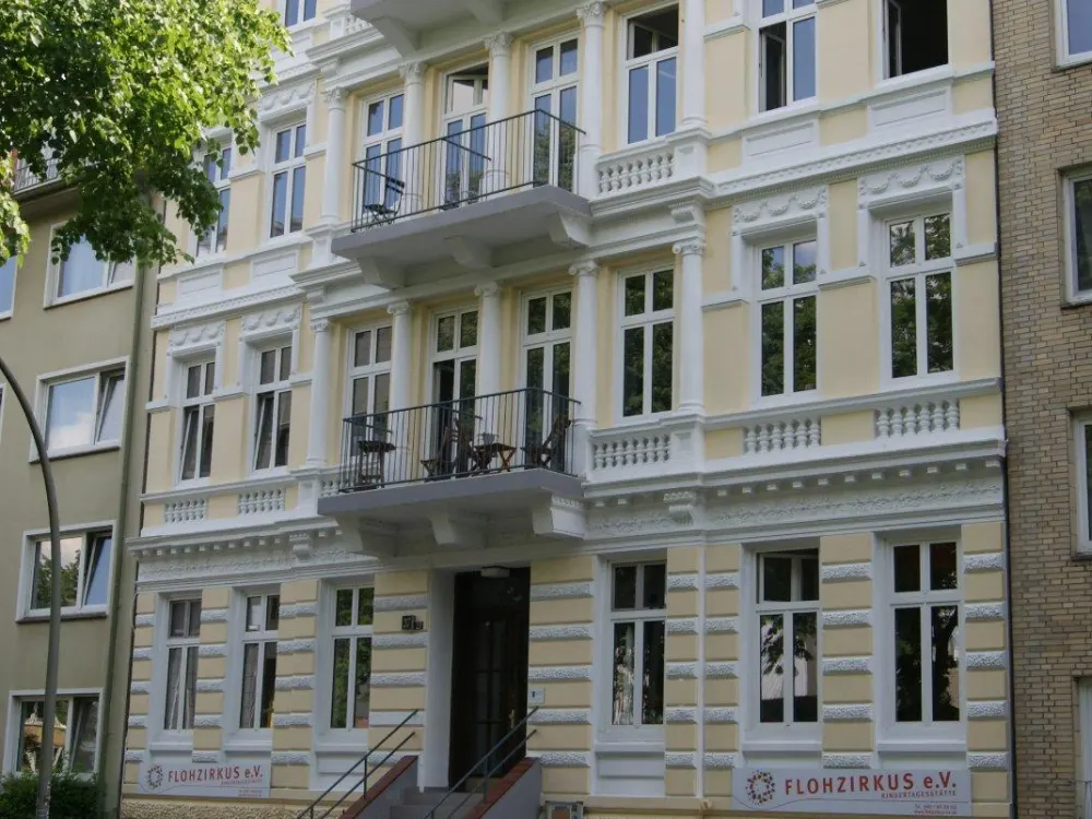Rotherbaum: 4-room attic apartment near the university, ideal as a live-work office/practice/studio - shared flat possible