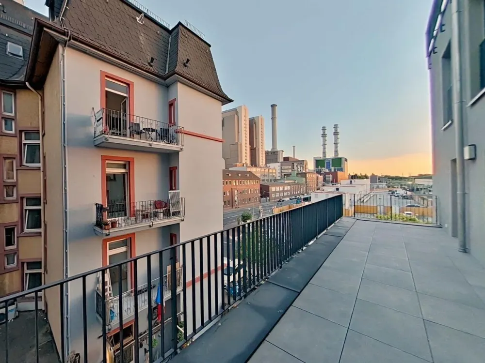 28 m² Balkon zu 56 m² Wohnung: Erstbezug im 2. OG, Einbauküche inklusive