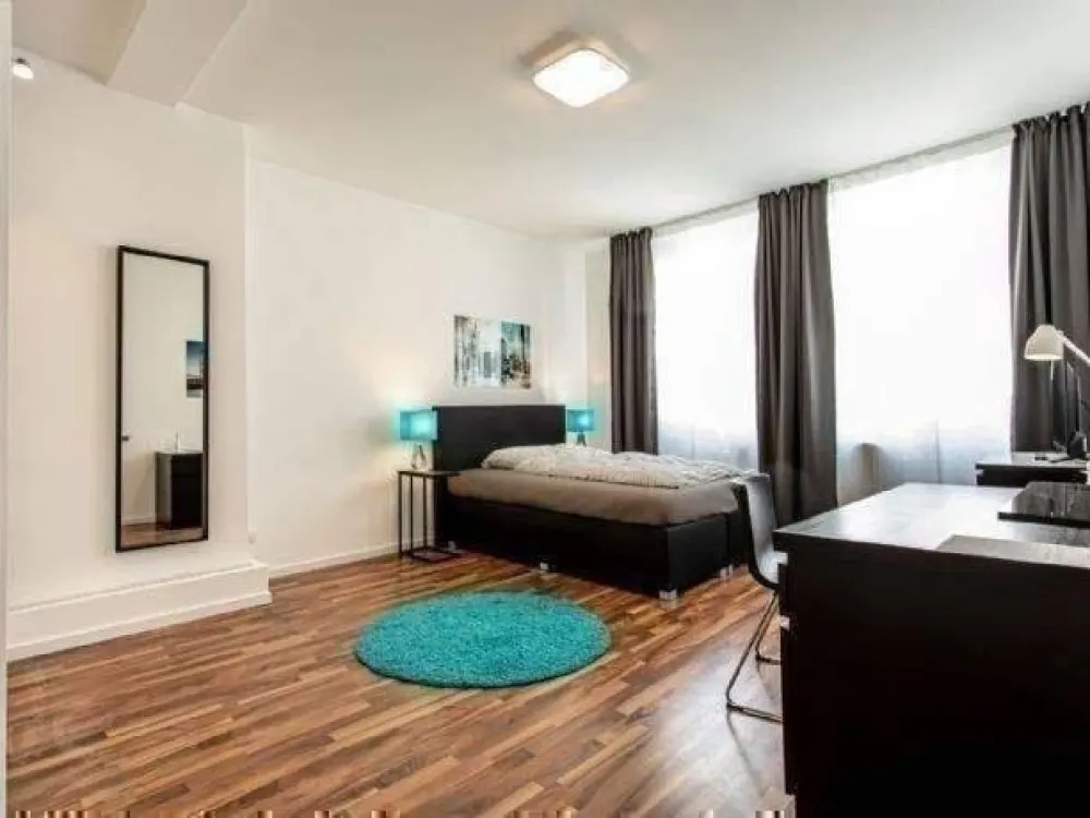 Ab Sofort - schick möbliertes Zimmer in moderner 5er WG - mitten im Bahnhofsviertel