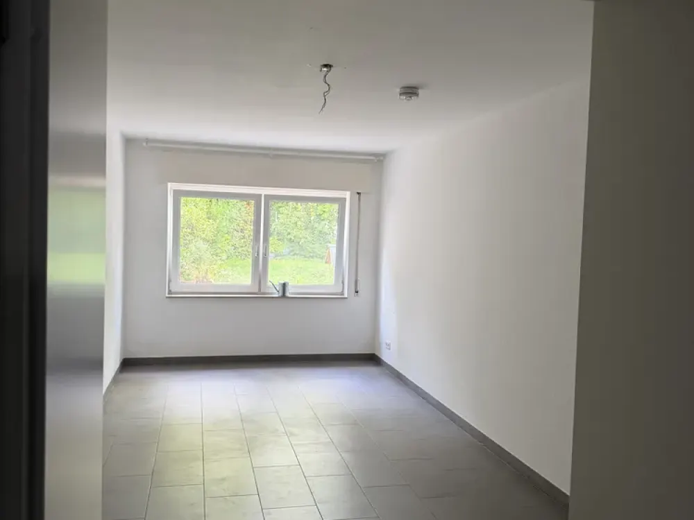 2-Room Apartment for Rent, University Hospital in Immediate Vicinity