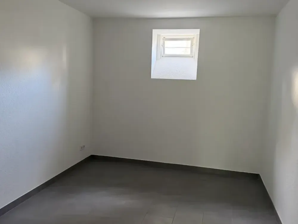 2-Room Apartment for Rent, University Hospital in Immediate Vicinity