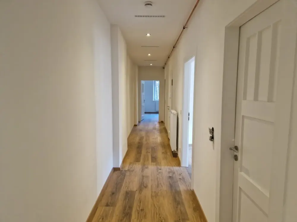 2 Zimmer renovierte Wohnung zu vermieten in der Knauerstraße!