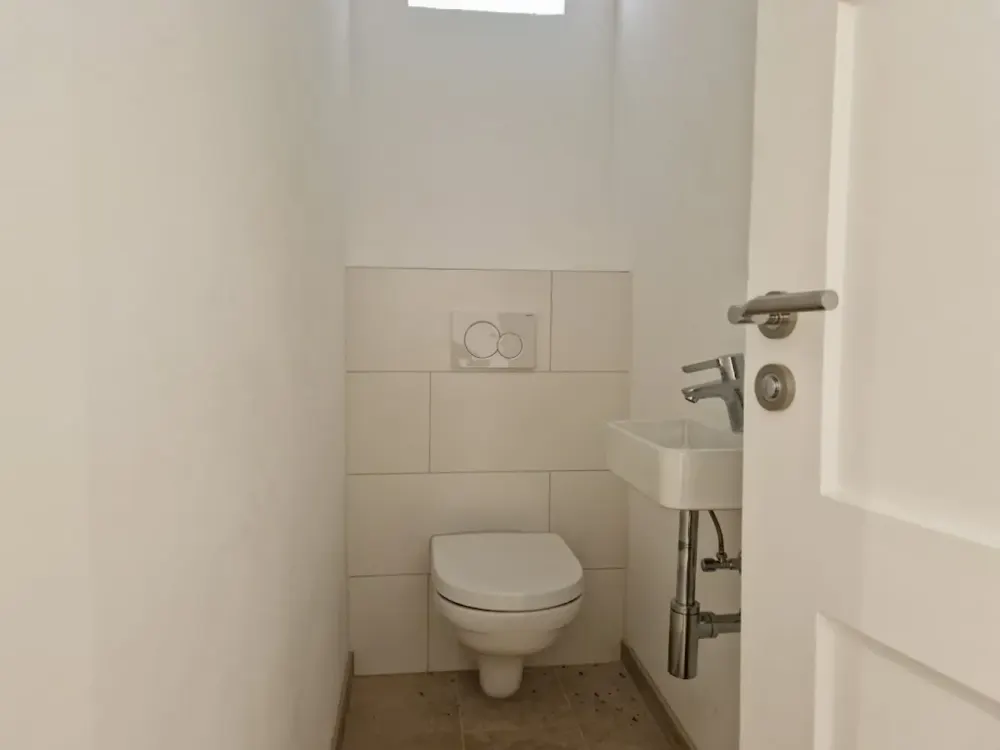 2 Zimmer renovierte Wohnung zu vermieten in der Knauerstraße!