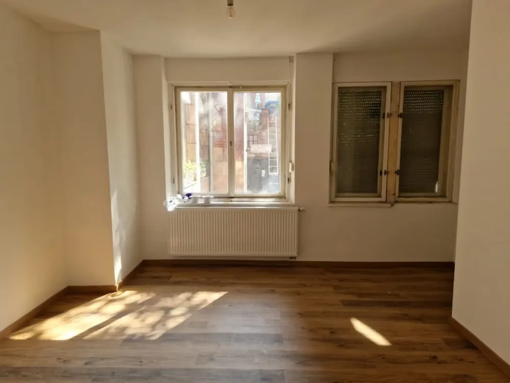 2 Zimmer renovierte Wohnung zu vermieten in der Knauerstraße!