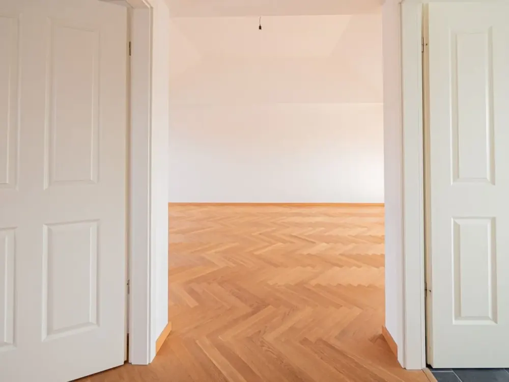 Attic Apartment in Stylish Listed Building, with Elevator, in Central Location of Dresden-Plauen.